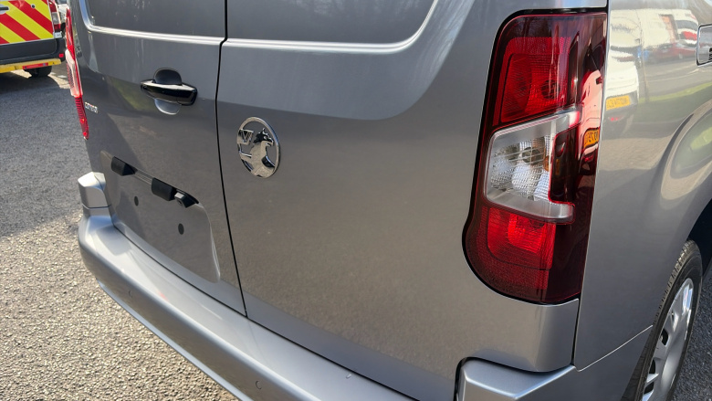 Vauxhall Combo Cargo Combo Xl Diesel 1.5 Turbo D 100ps Pro H1 Van